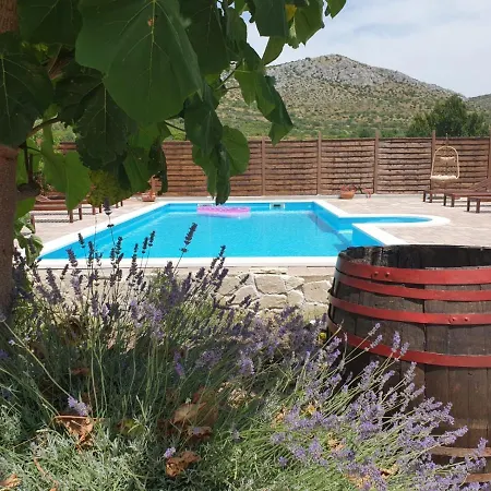 Apartman Dora With Heating Pool Apartment