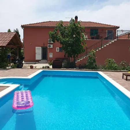 Apartment Apartman Dora With Heating Pool