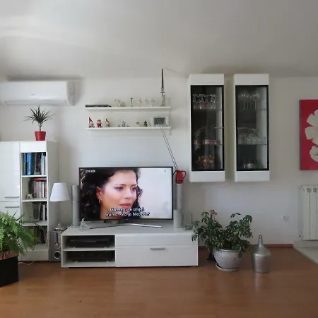 Apartment Apartman Dora With Heating Pool