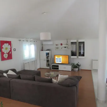 Apartman Dora With Heating Pool Apartment