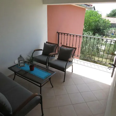 Apartman Dora With Heating Pool Apartment